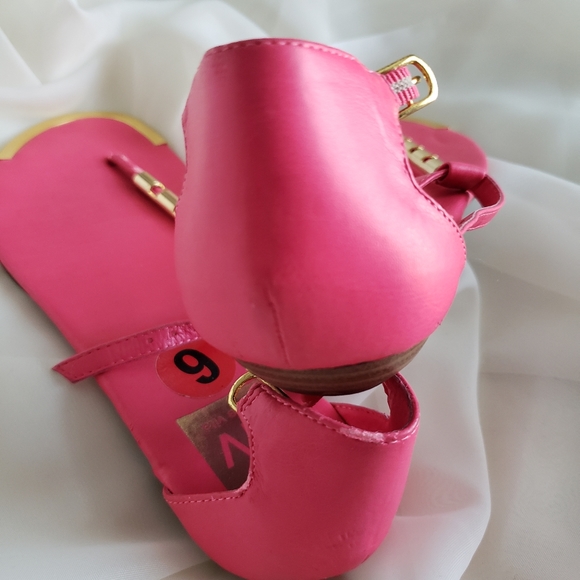 Dolce Vita Pink sandals - Picture 2 of 3